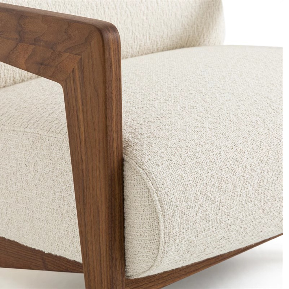 Кресло с обивкой из белого букле Armchair White Boucle