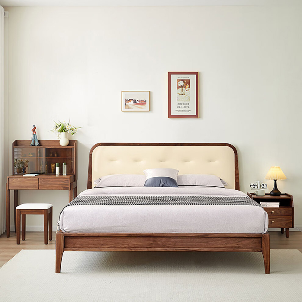 Кровать двуспальная с каркасом из дерева и мягким изголовьем Moon Walnut Bed