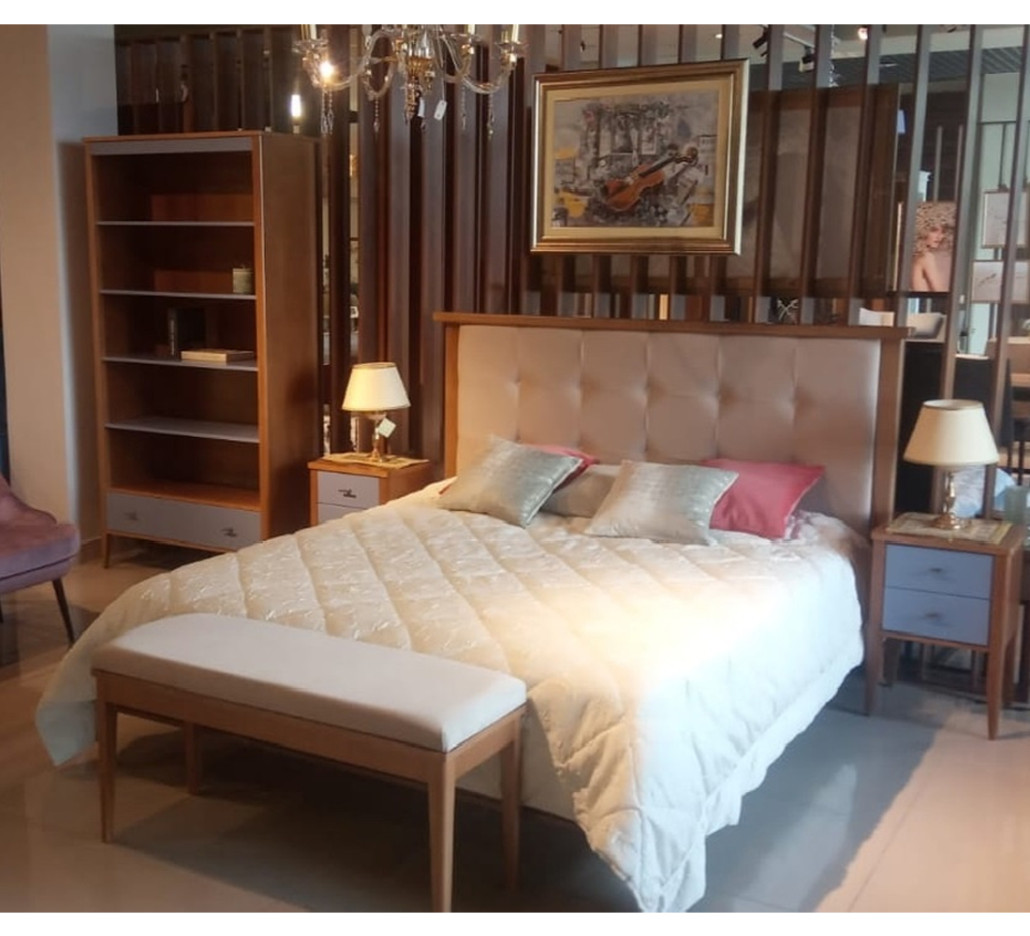 Кровать из массива бука с мягким изголовьем Tasteful Furniture