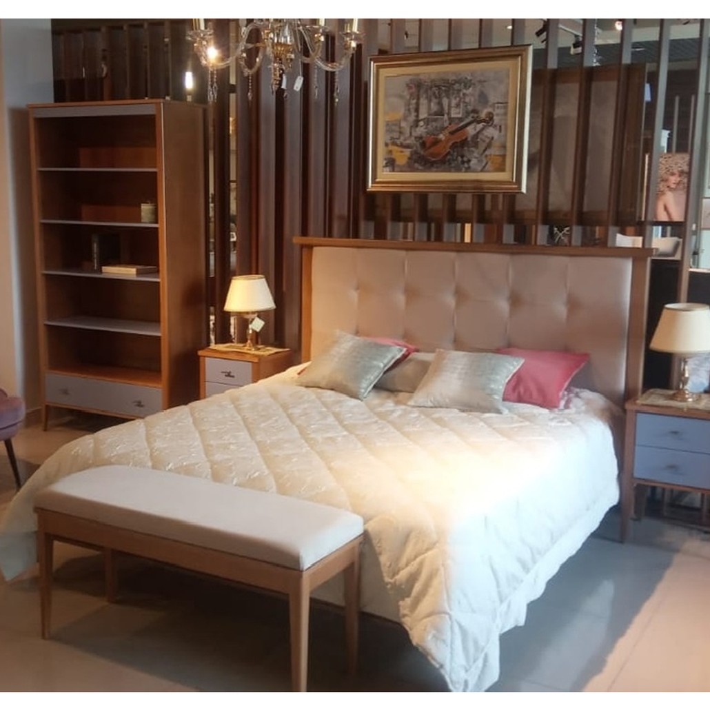 Кровать из массива бука с мягким изголовьем Tasteful Furniture