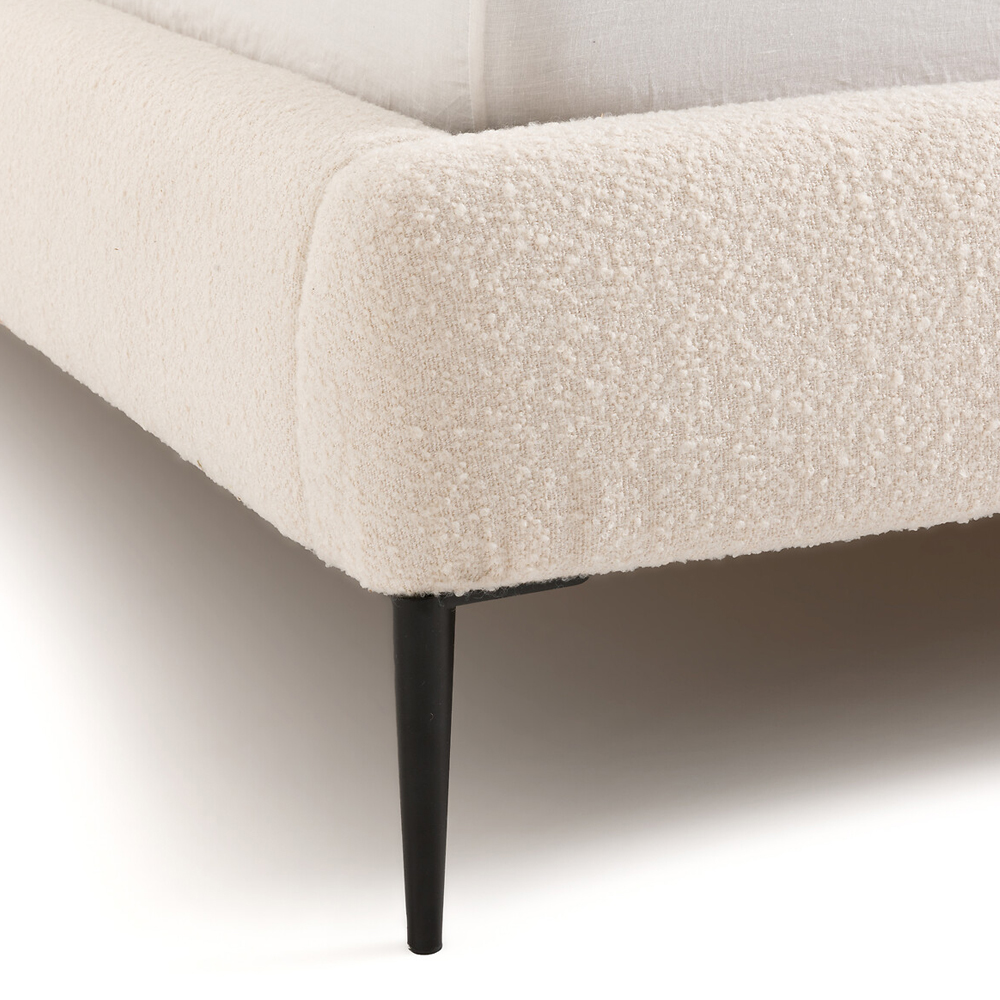 Кровать с обивкой букле Wanda Boucle Bed