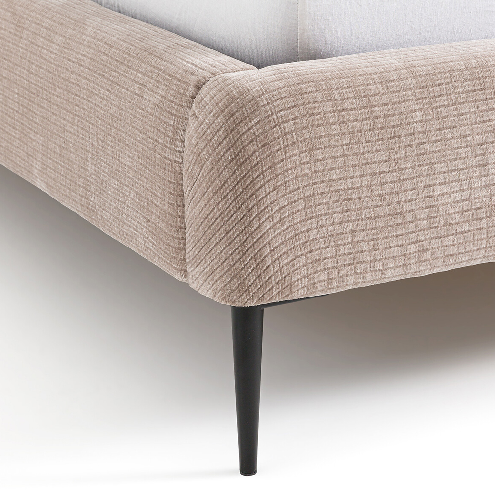 Кровать с обивкой велюр Hazel Velour Beige Bed