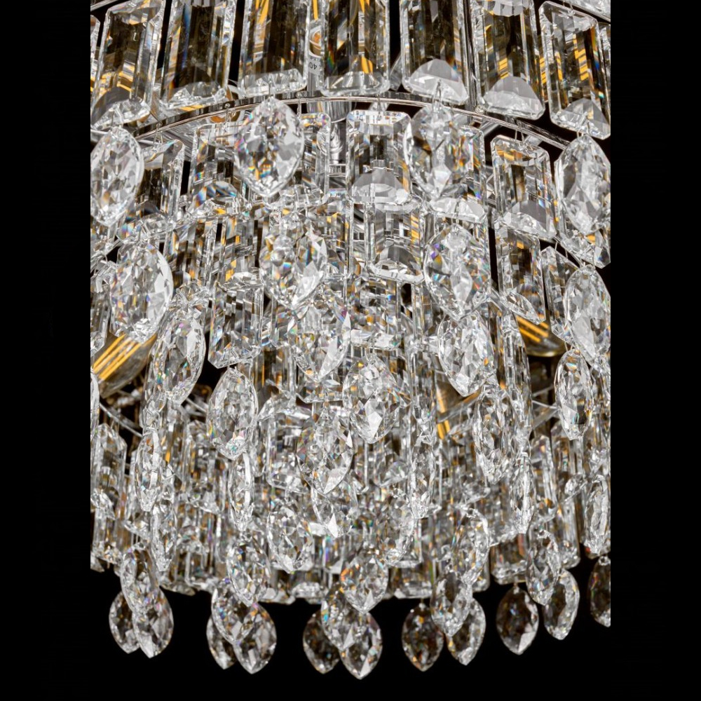 Круглая люстра с хрустальными подвесками на серебряном каркасе Gorgeous Crystal Light