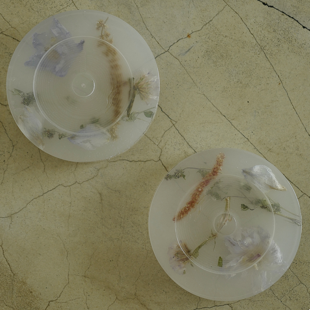 Круглая подставка под благовония из эпоксидной смолы с цветами белая Epoxy Resin Flowers Incense Stand White