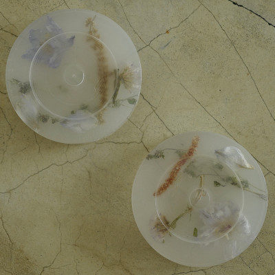 Круглая подставка под благовония из эпоксидной смолы с цветами белая Epoxy Resin Flowers Incense Stand White