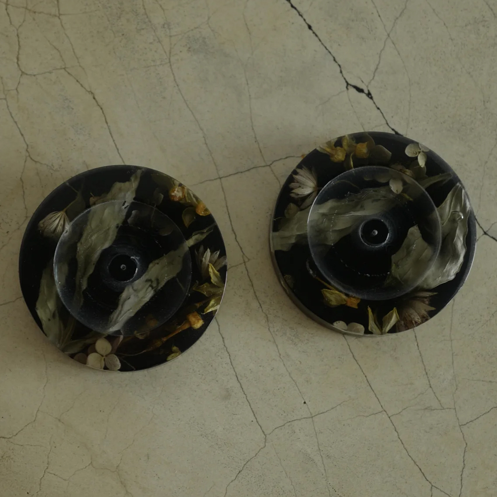 Круглая подставка под благовония из эпоксидной смолы с цветами черная Epoxy Resin Flowers Incense Stand Black