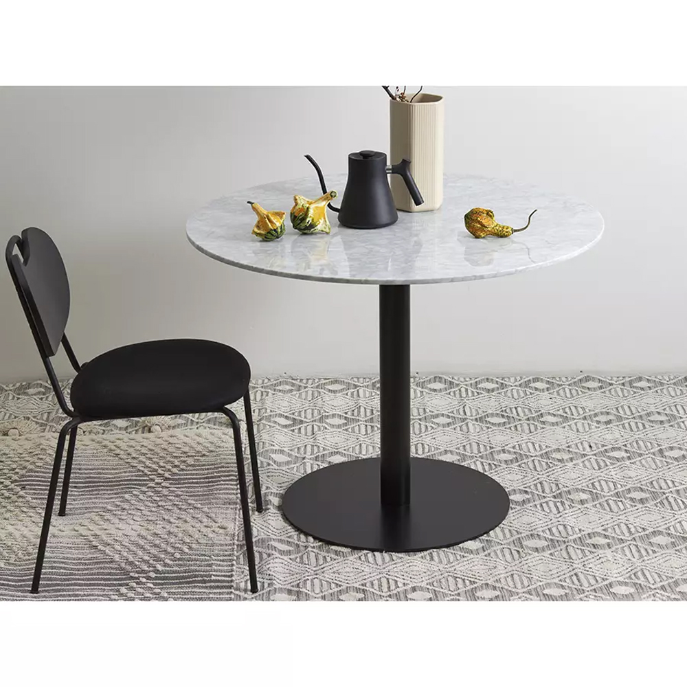 Круглый обеденный стол с белой мраморной столешницей White Tabletop on Black Base