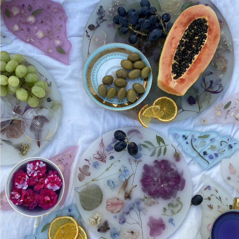 Круглый поднос из эпоксидной смолы с цветами белый Epoxy Resin Flowers Tray White