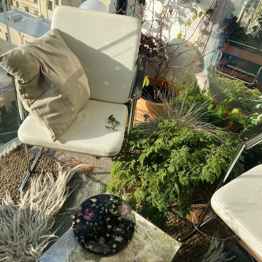 Круглый поднос из эпоксидной смолы с цветами черный Epoxy Resin Flowers Tray Black