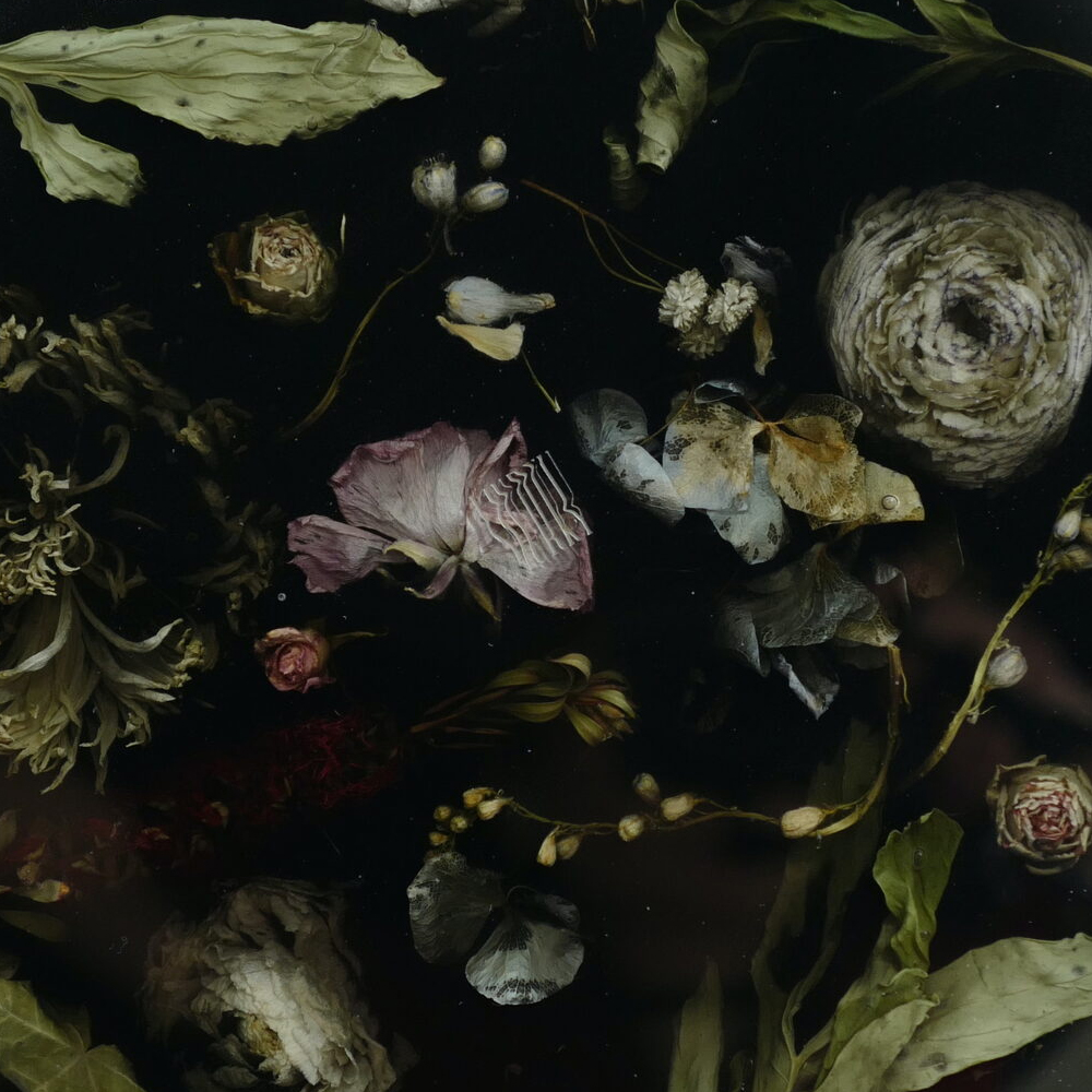 Круглый поднос из эпоксидной смолы с цветами черный Epoxy Resin Flowers Tray Black