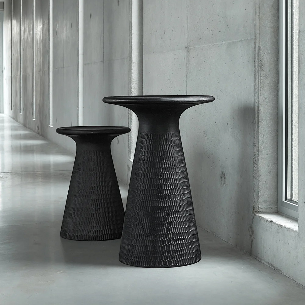 Круглый приставной столик из массива манго Piero Black Side Table