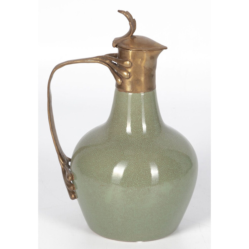Кувшин зеленого цвета из фарфора с бронзовой крышкой и изогнутой ручкой Eden Garden porcelain and bronze