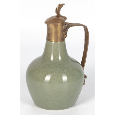 Кувшин зеленого цвета из фарфора с бронзовой крышкой и изогнутой ручкой Eden Garden porcelain and bronze
