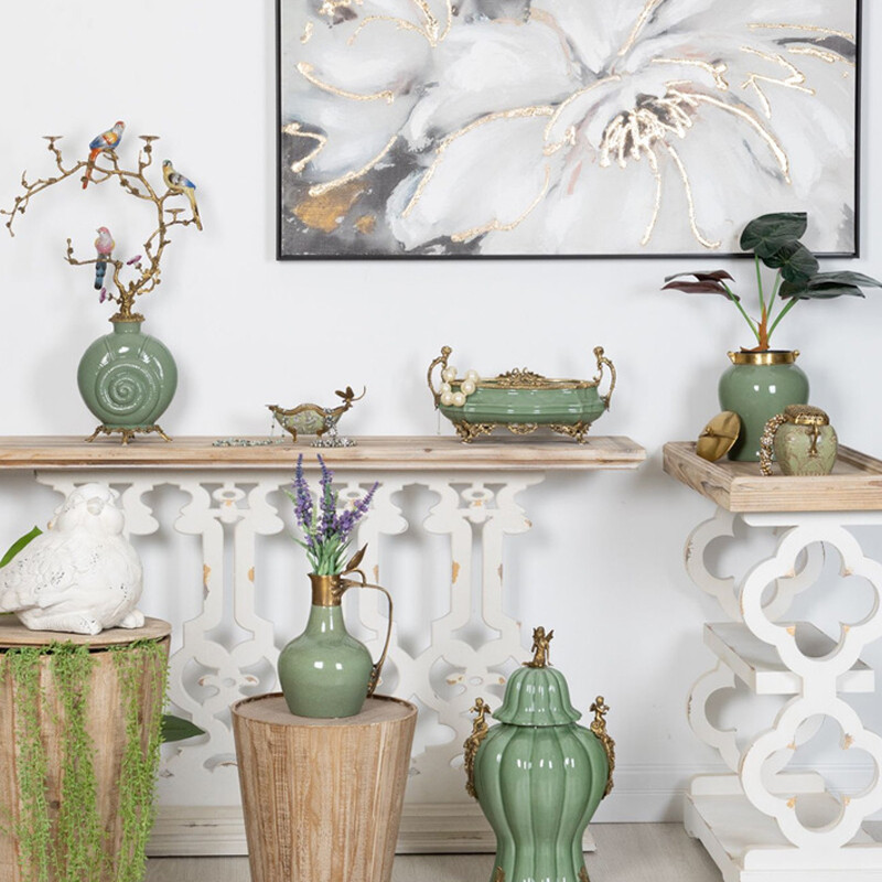 Кувшин зеленого цвета из фарфора с бронзовой крышкой и изогнутой ручкой Eden Garden porcelain and bronze