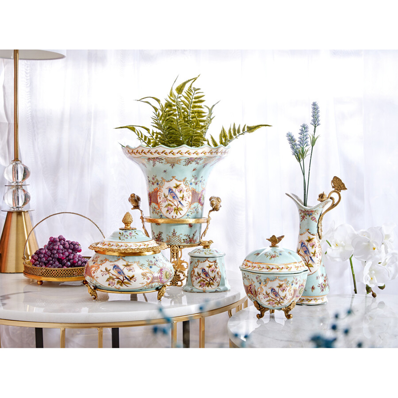 Кувшин с цветочным рисунком и бронзовой ручкой Blue Garden