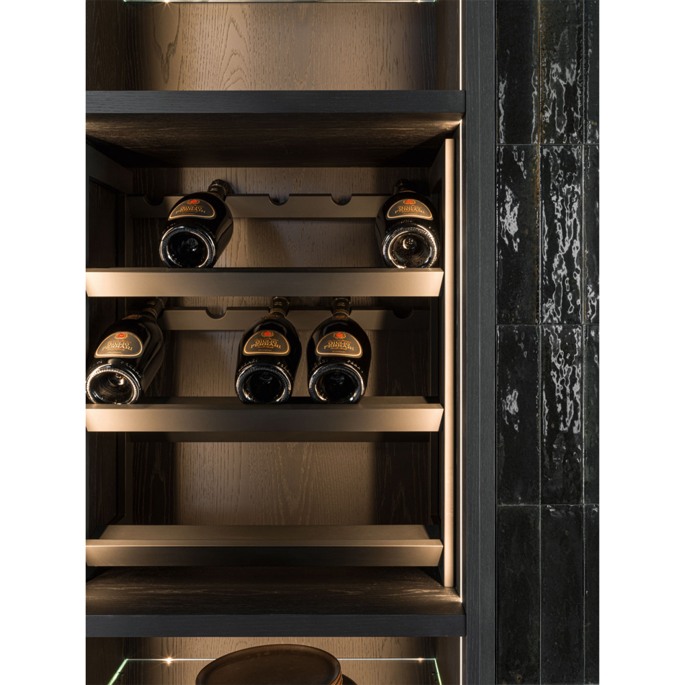 Кухонный гарнитур из дерева и камня с раздвижными дверцами OPERATING COLUMN 2.0 Dada Engenereed Kitchen