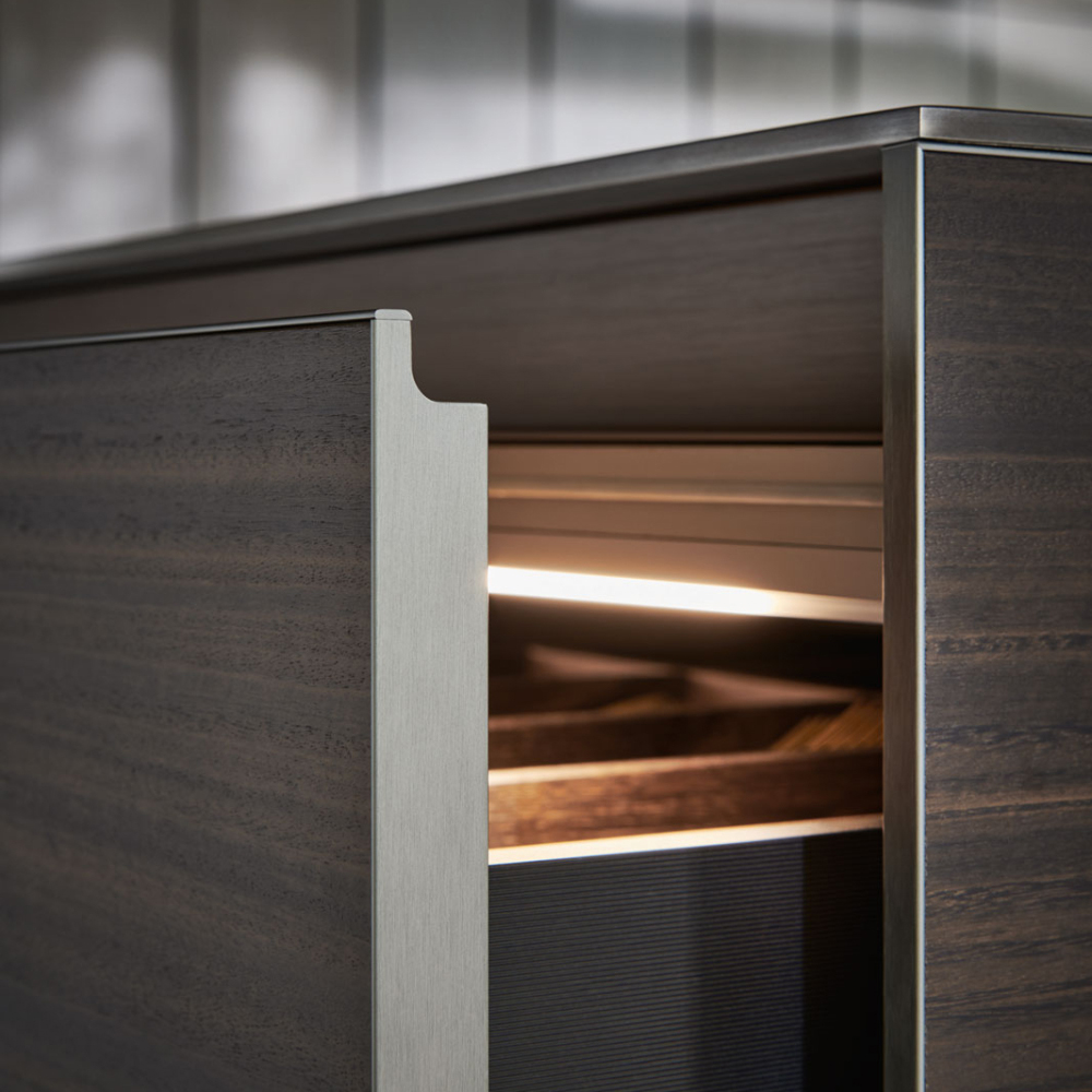Кухонный гарнитур из массива дерева и камня HI-LINE 6 FRAME DOOR Dada Engenereed Kitchen