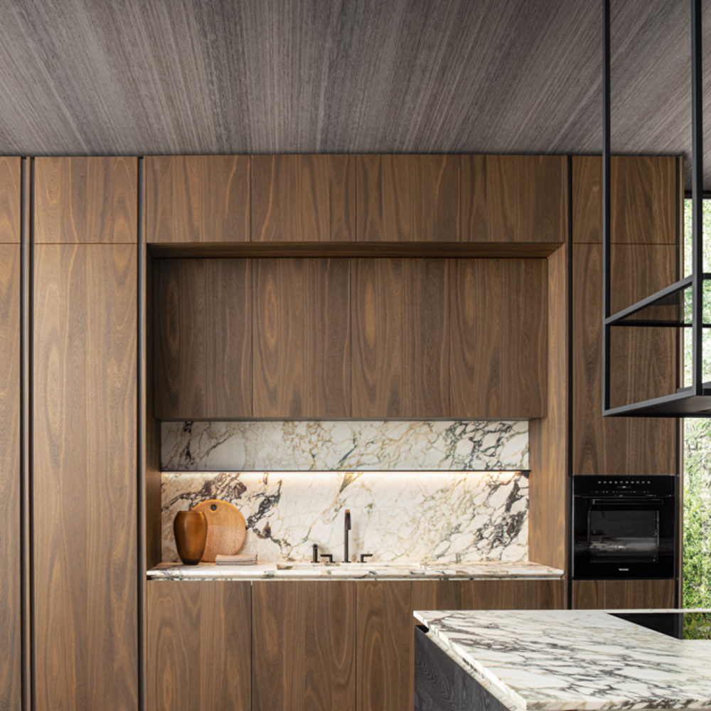 Кухонный гарнитур из натурального камня и дерева INTERSECTION Dada Engenereed Kitchen