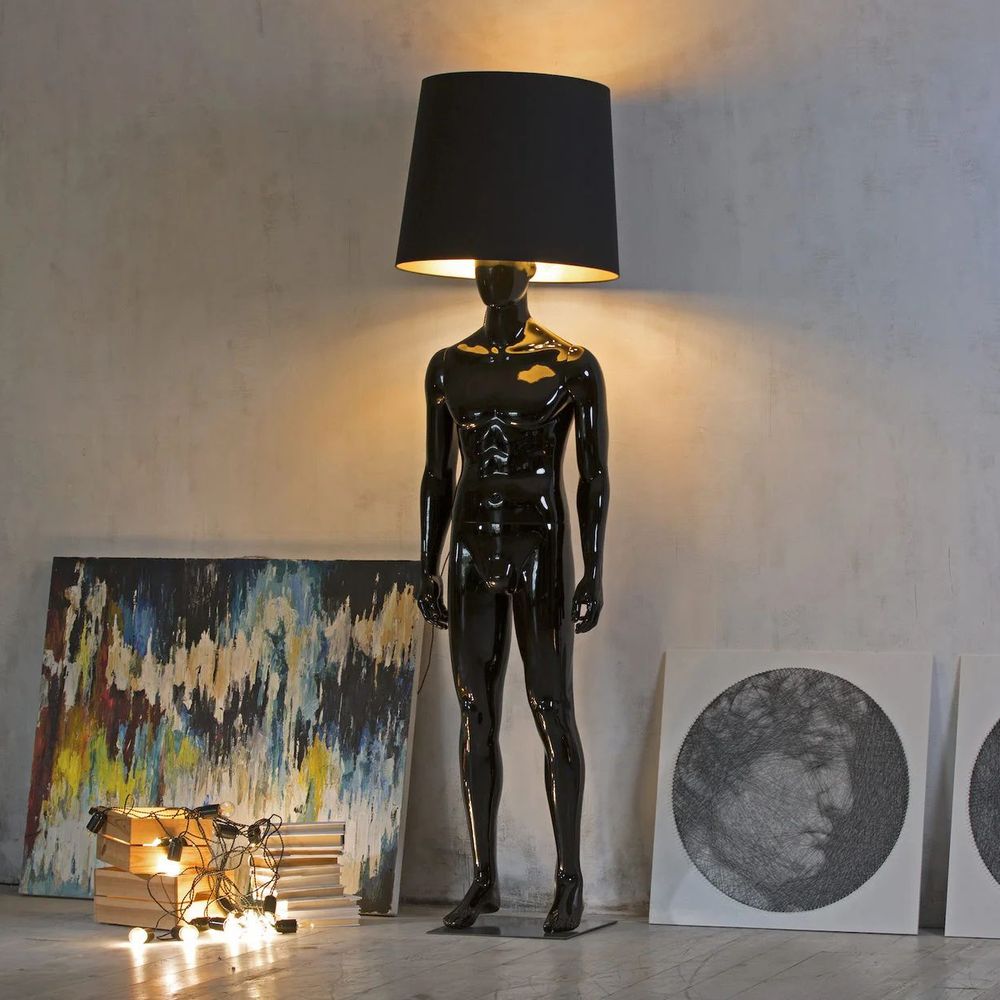 Лампа MALE MANNEQUIN LAMP с абажуром открытый позинг