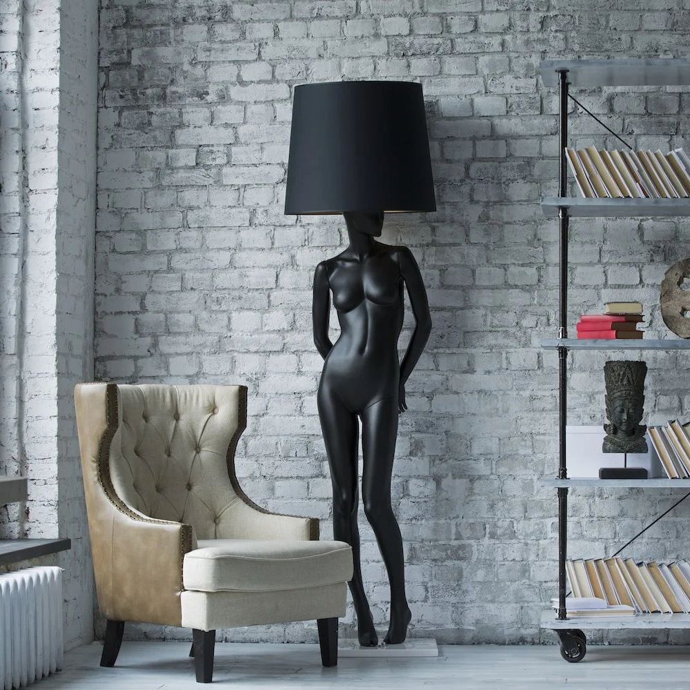 Лампа MANNEQUIN LAMP с абажуром женственность в деталях