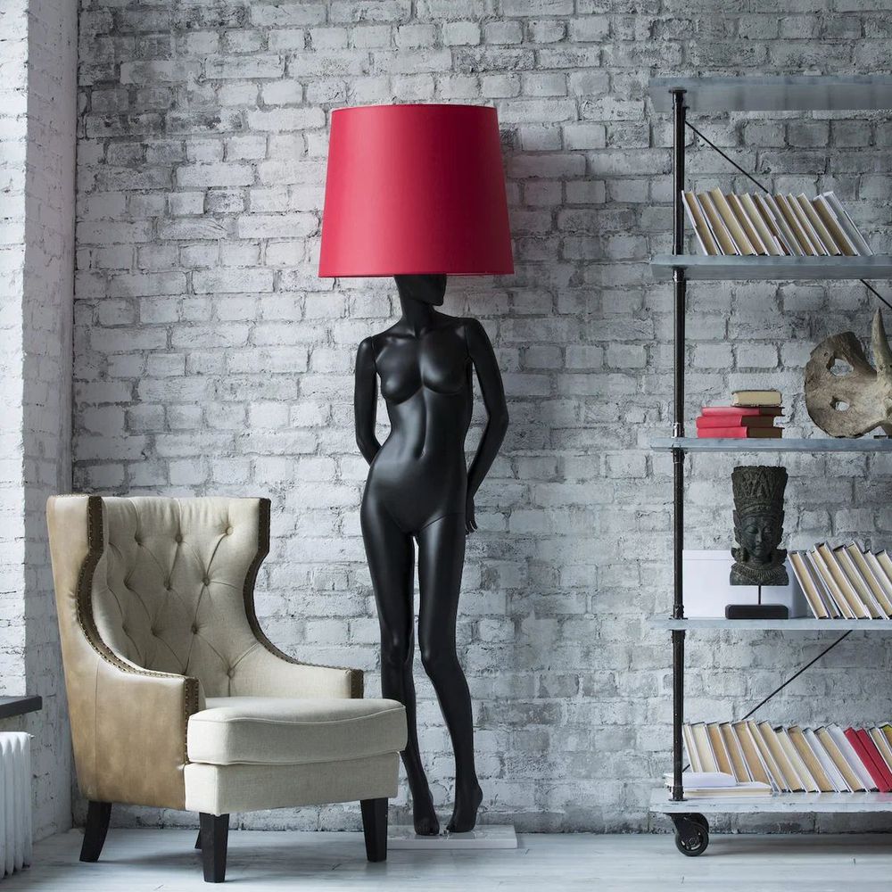 Лампа MANNEQUIN LAMP с абажуром женственность в деталях
