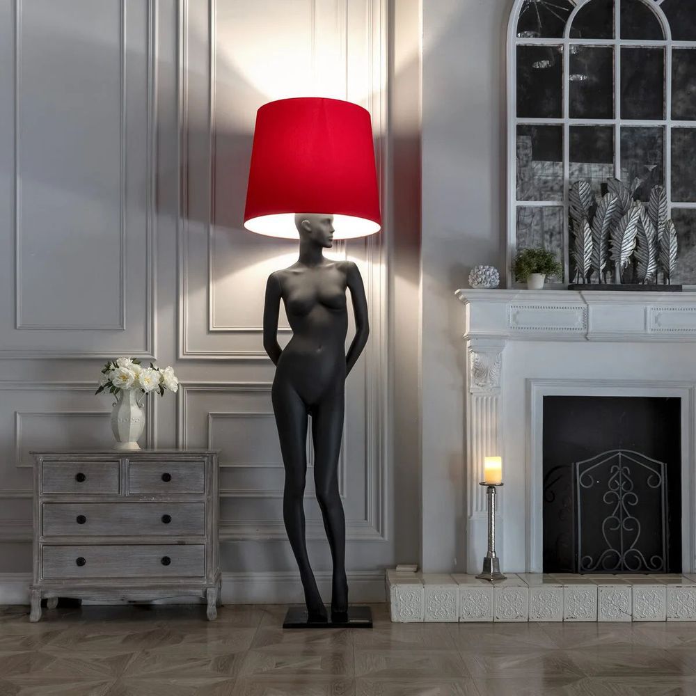 Лампа MANNEQUIN LAMP с абажуром женственность в деталях