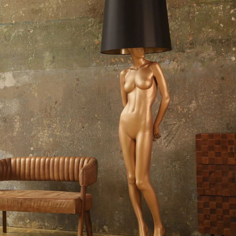 Лампа MANNEQUIN LAMP с абажуром женственность в деталях