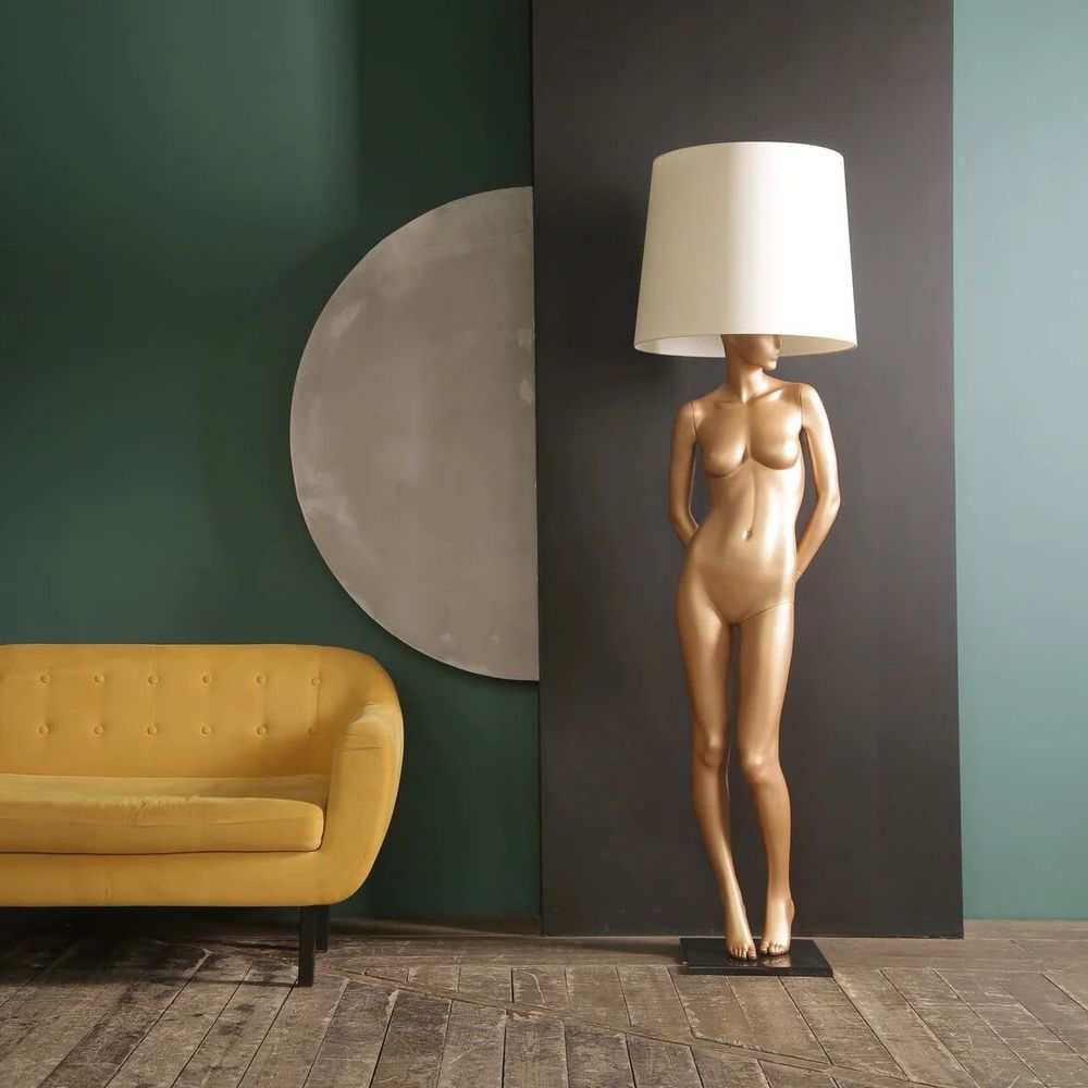 Лампа MANNEQUIN LAMP с абажуром женственность в деталях