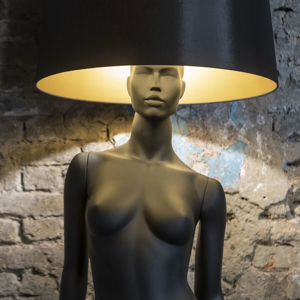 Лампа MANNEQUIN LAMP с абажуром изгибы тела