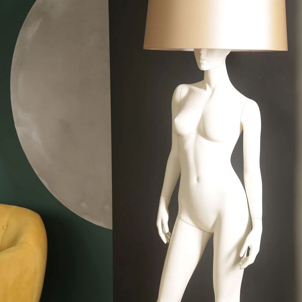 Лампа MANNEQUIN LAMP с абажуром изгибы тела