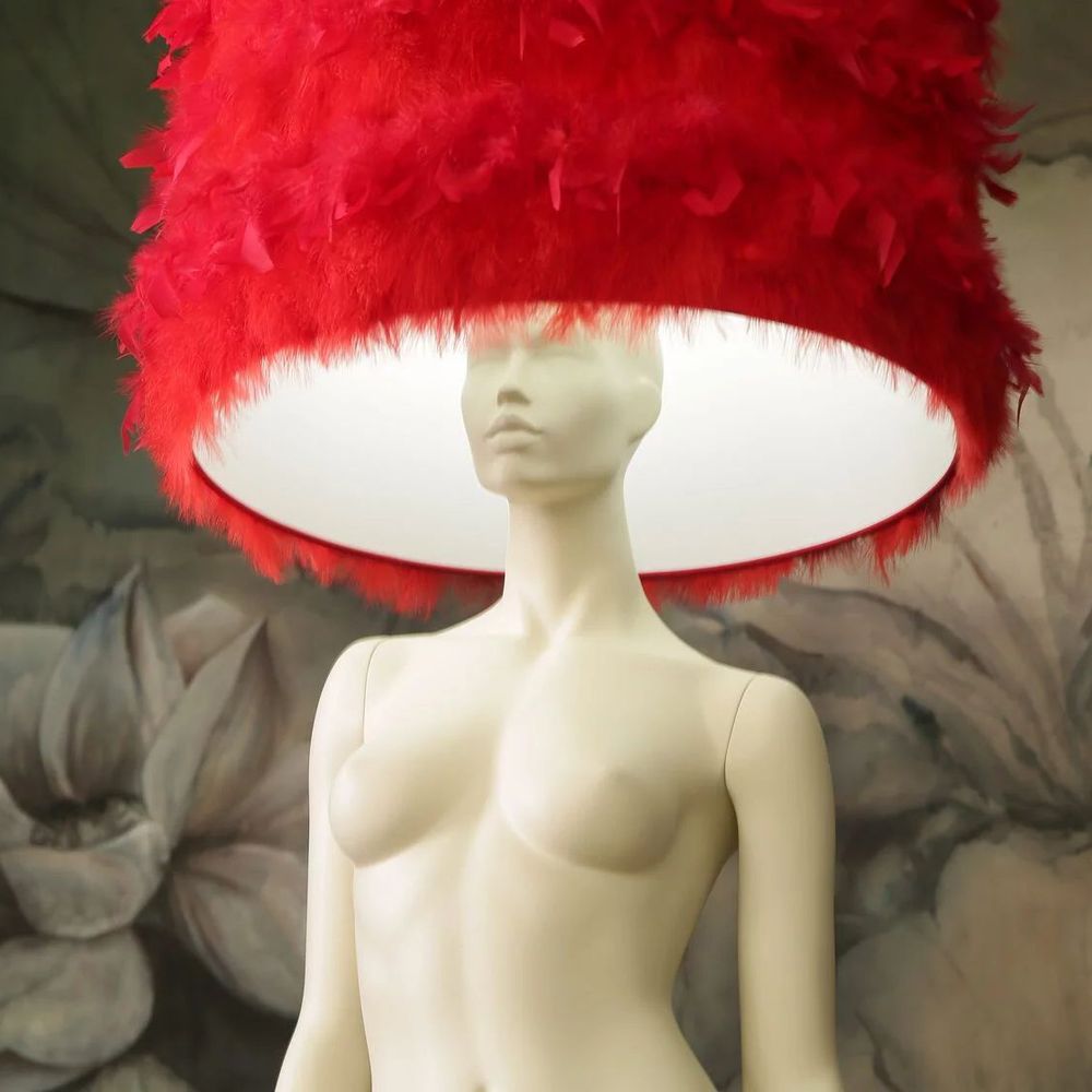 Лампа MANNEQUIN LAMP с абажуром изгибы тела
