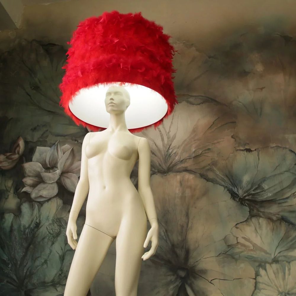 Лампа MANNEQUIN LAMP с абажуром изгибы тела