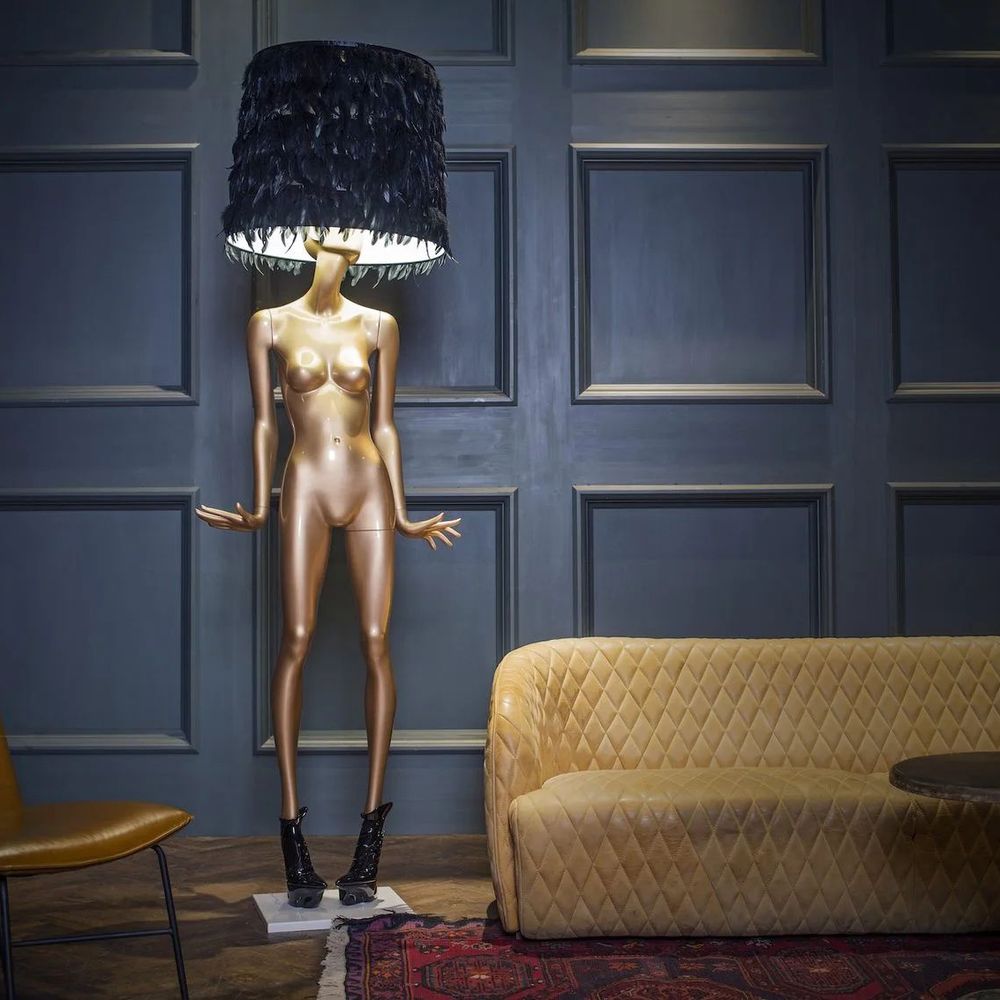 Лампа MANNEQUIN LAMP с абажуром модельный позинг