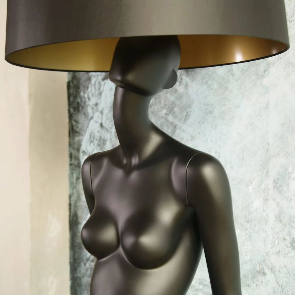 Лампа MANNEQUIN LAMP с абажуром модельный позинг