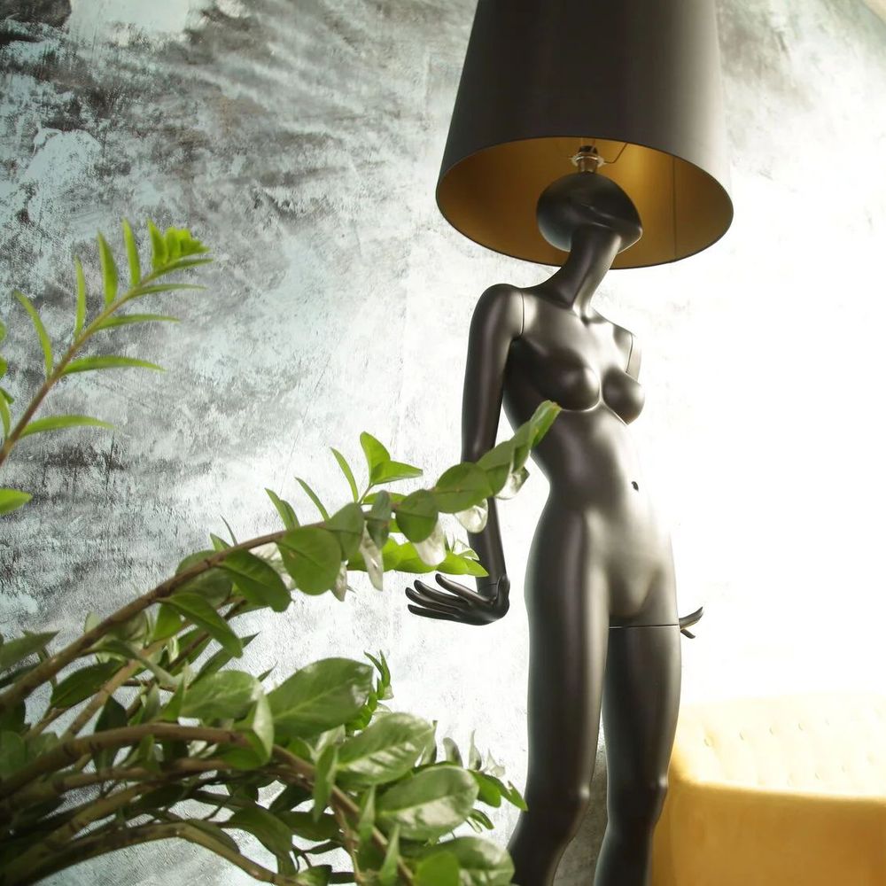 Лампа MANNEQUIN LAMP с абажуром модельный позинг