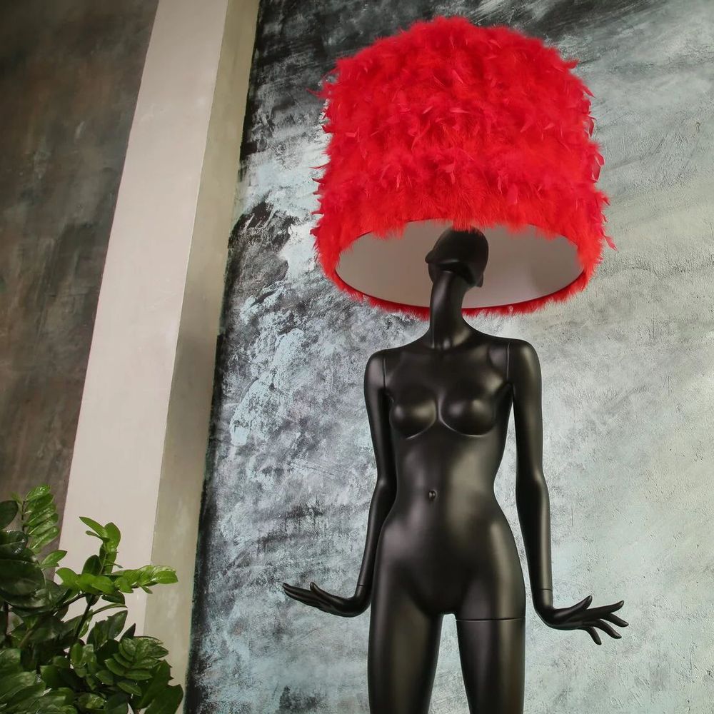 Лампа MANNEQUIN LAMP с абажуром модельный позинг