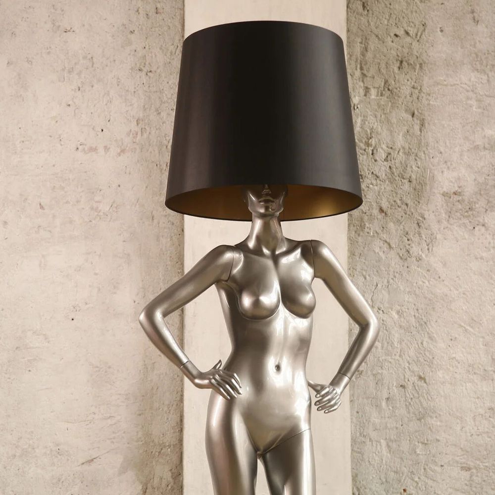 Лампа MANNEQUIN LAMP с абажуром руки на талии