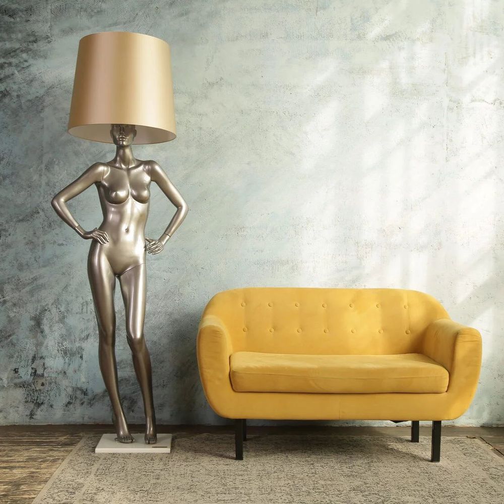 Лампа MANNEQUIN LAMP с абажуром руки на талии