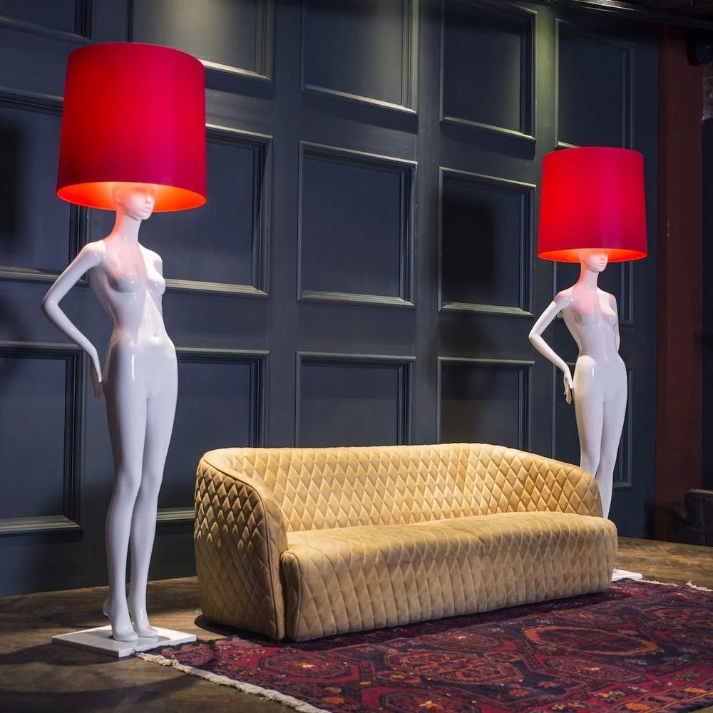 Лампа MANNEQUIN LAMP с абажуром созерцание силуэта