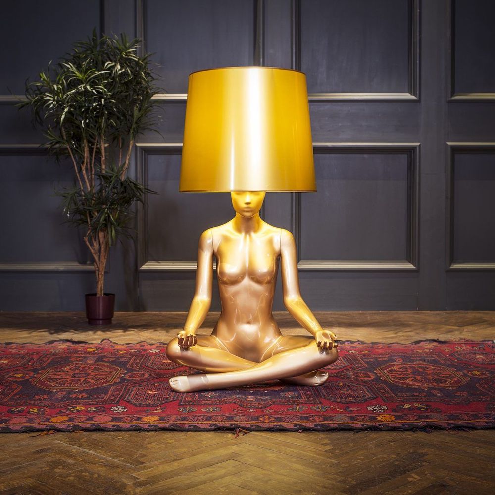 Лампа MANNEQUIN LAMP с абажуром телесный замок