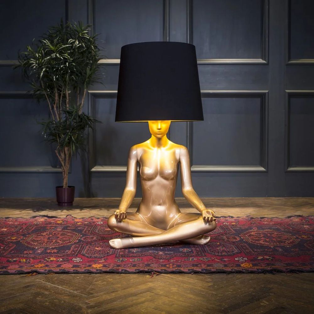 Лампа MANNEQUIN LAMP с абажуром телесный замок