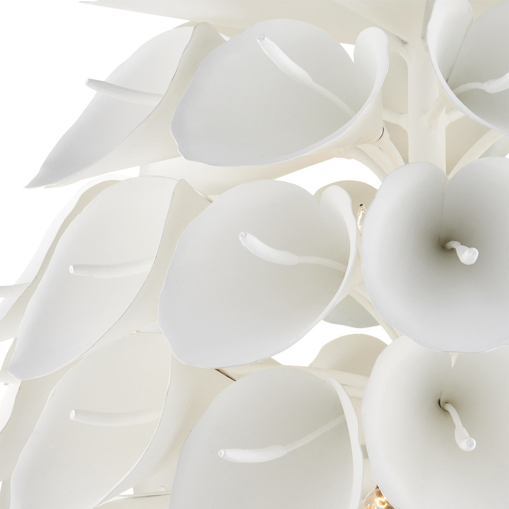 Люстра белая каплевидной формы из цветков лилии White Natural Lines
