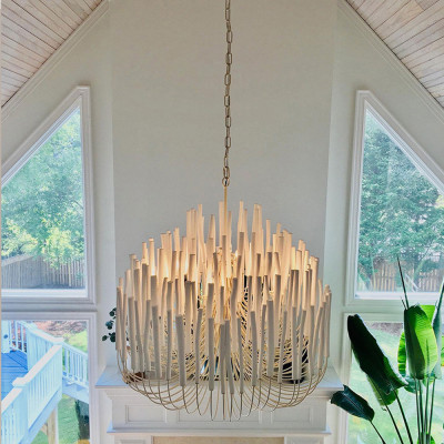 Люстра белая с несколькими ярусами деревянных палочек Bright Wooden Chandelier