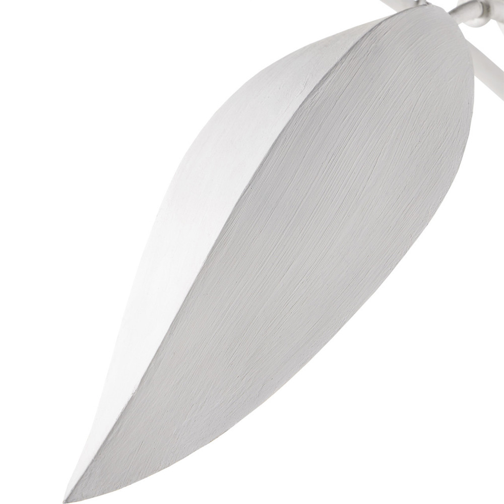 Люстра белая с плафонами в виде лепестков Delicate Flower