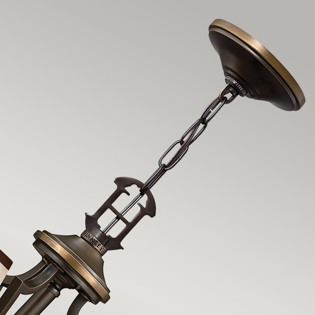 Люстра бронзового цвета с бежевыми абажурами из органзы в классическом стиле Hinkley