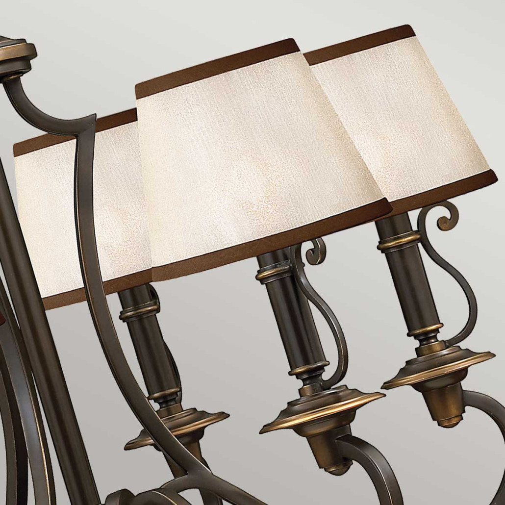 Люстра бронзового цвета с бежевыми абажурами из органзы в классическом стиле Hinkley
