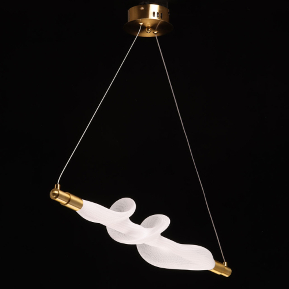 Люстра горизонтальная с волнистым белым плафоном Golden Swirl