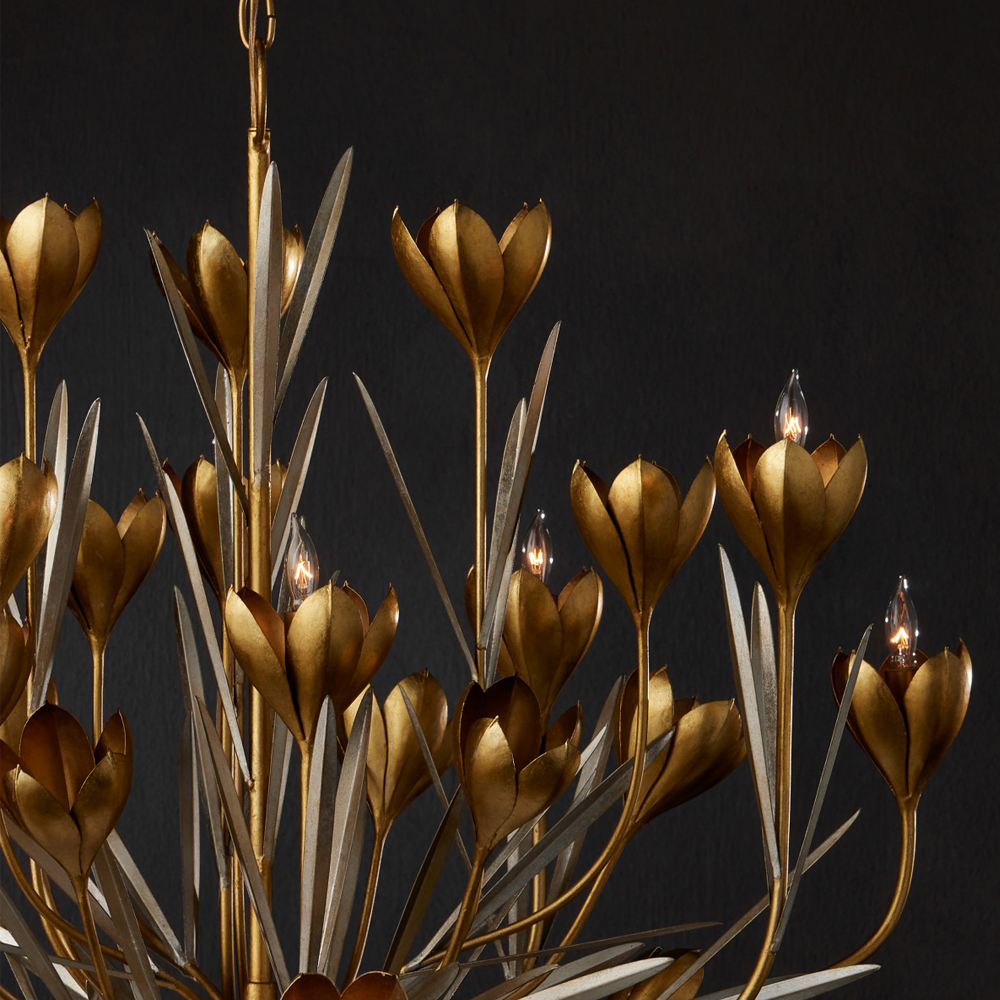 Люстра золотого цвета в виде цветков крокуса Hanging Flowers