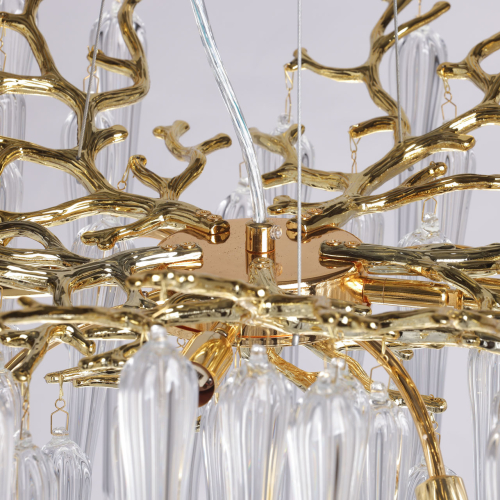 Люстра золотого цвета с декоративными ветками и длинными прозрачными стеклянными подвесами в форме сосулек Droplet Chandelier