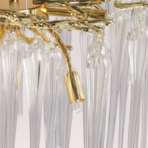 Люстра золотого цвета с декоративными ветками и длинными прозрачными стеклянными подвесами в форме сосулек Droplet Chandelier